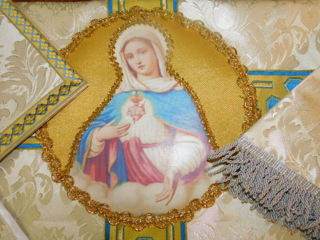 Immaculate Heart of Mary Roman Vestment Set